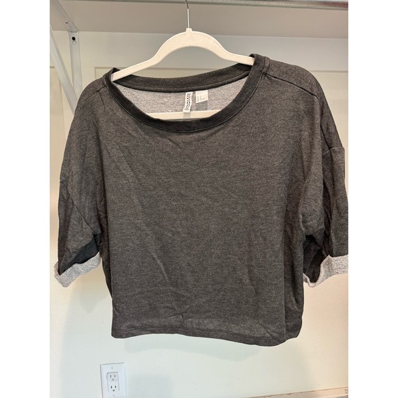 Divided Short-Sleeve Sweatshirt‎ Cropped Shrit Size Medium Grey Heather - Picture 1 of 8